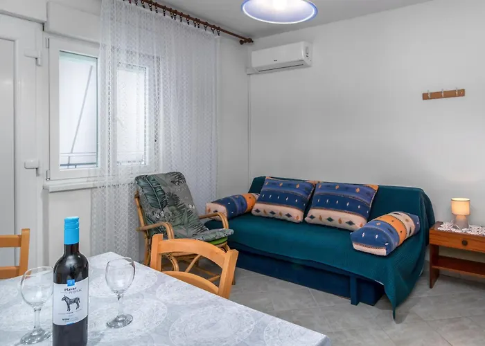 Stunning In Appartement Jadranovo