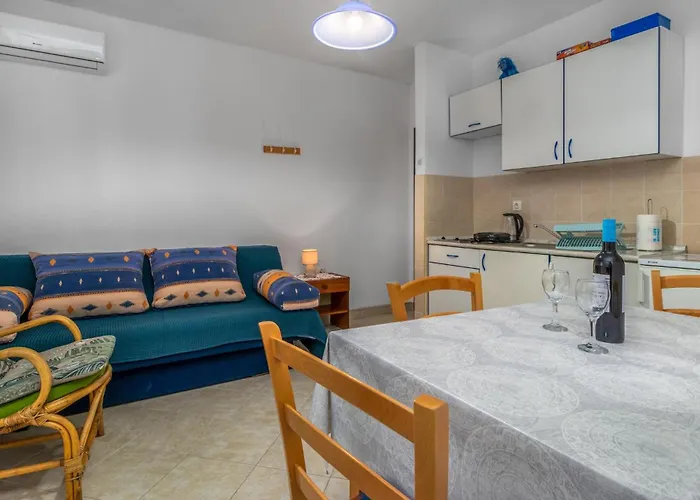 Stunning In Appartement Jadranovo