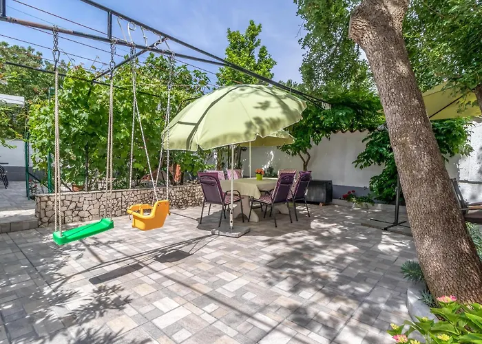 Stunning In Appartement Jadranovo